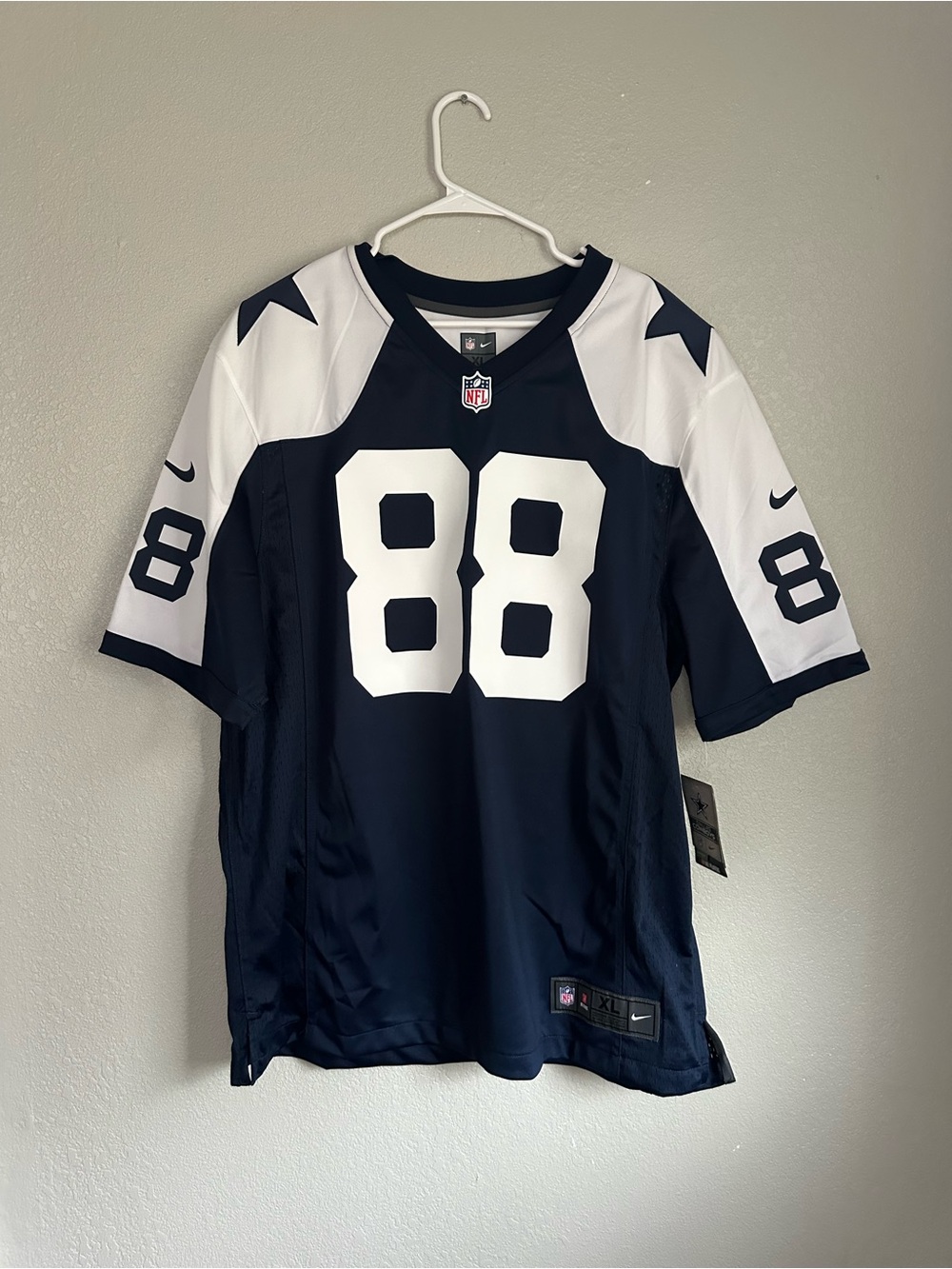 NWT NFL Dallas Cowboys Dez Bryant Jersey Shirt